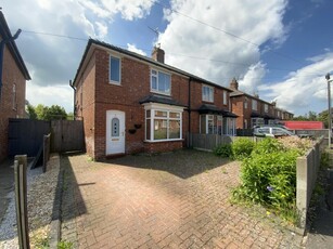 2 bedroom semi-detached house for sale in Bell Grove, Lincoln, LN6