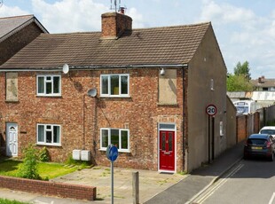 2 bedroom semi-detached house for sale in Malton Road, York, YO31
