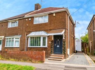 2 bedroom semi-detached house for sale in Oak Close, Southampton, Hampshire, SO15