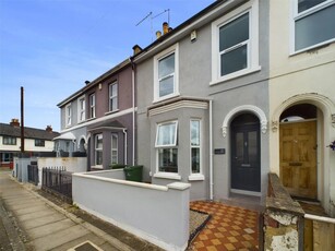 2 bedroom terraced house for sale in Marle Hill Road, Cheltenham, Gloucestershire, GL50