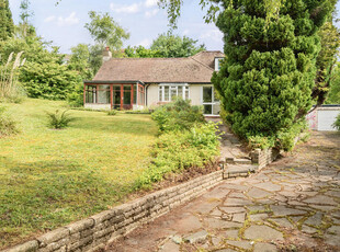 3 bedroom bungalow for sale in The Hillside, Orpington, BR6