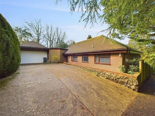 3 bedroom detached bungalow for sale in The Heights, Findon Valley, Worthing BN14 0AJ, BN14