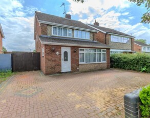 3 bedroom detached house for sale in Atherstone Avenue, Peterborough, PE3