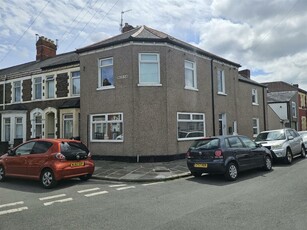 3 bedroom end of terrace house for sale in Chester Place, Grangetown, Cardiff, CF11