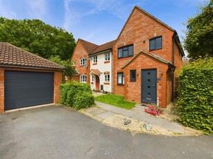 3 bedroom end of terrace house for sale in Hathorn Road, Hucclecote, Gloucester, GL3