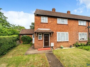 3 bedroom end of terrace house for sale in Maple Grove, Guildford, GU1