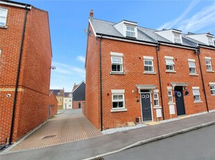 3 bedroom end of terrace house for sale in Vaughan Williams Way, Swindon, Wiltshire, SN25
