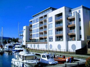 3 bedroom flat for sale in Harbour Quay, Eastbourne, BN23