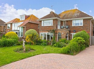 3 bedroom flat for sale in Marine Crescent, Goring-by-Sea, Worthing, West Sussex, BN12