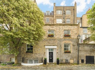 3 bedroom mews property for sale in Montagu Mews West, London, W1H