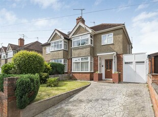 3 bedroom semi-detached house for sale in Bourne Avenue, Reading, RG2