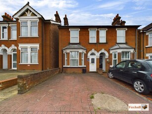 3 bedroom semi-detached house for sale in Foxhall Road, Ipswich, IP3