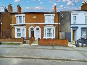 3 bedroom semi-detached house for sale in Henry Road, Gloucester, GL1