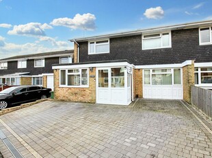 3 bedroom semi-detached house for sale in Kingsdown Way, Townhill Park, SO18