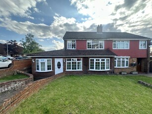 3 bedroom semi-detached house for sale in Kinross Crescent, Luton, LU3