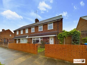 3 bedroom semi-detached house for sale in Maidenhall Approach, Ipswich, IP2