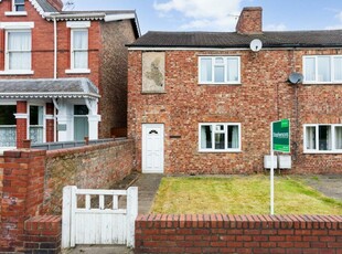 3 bedroom semi-detached house for sale in Malton Road, York, YO31