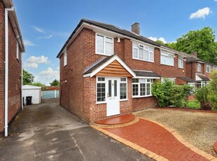 3 bedroom semi-detached house for sale in Rossfold Road, Sundon Park, Luton, Bedfordshire, LU3 3HH, LU3