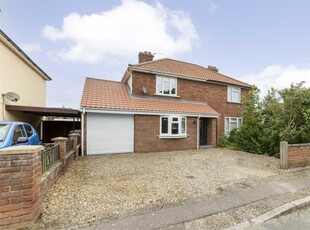 3 bedroom semi-detached house for sale in Rushmore Close, Sprowston, NR7