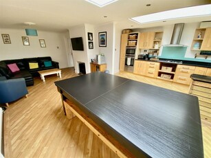 3 bedroom semi-detached house for sale in The Mall, Swindon, SN1