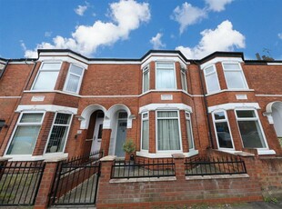 3 bedroom terraced house for sale in Chanterlands Avenue, Hull, HU5