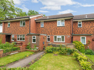 3 bedroom terraced house for sale in Cumberland Avenue, Guildford, GU2