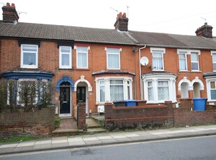 3 bedroom terraced house for sale in Foxhall Road, Ipswich, IP3