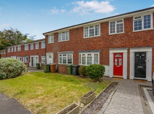 3 bedroom terraced house for sale in Mandeville Close, Stoughton, Guildford, GU2