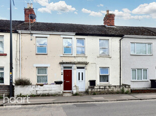 3 bedroom terraced house for sale in Station Road, Swindon, SN1