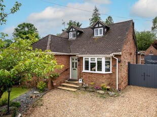 4 bedroom chalet for sale in Long Orchard, Hamlet of Aley Green, LU1