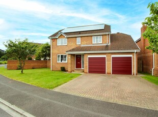 4 bedroom detached house for sale in Brodsworth Way, Rossington, Doncaster, DN11