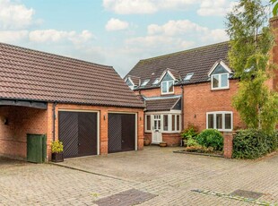 4 bedroom detached house for sale in Farriers Green, Clifton Village, Nottingham, NG11
