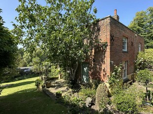4 bedroom detached house for sale in Hawkwood Lane, Chislehurst, Kent, BR7