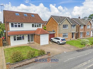 4 bedroom detached house for sale in Lyndhurst Way, Hutton, Brentwood, CM13