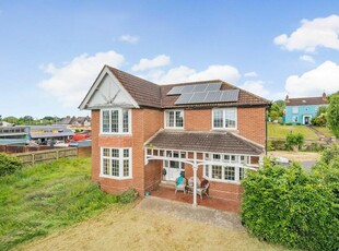 4 bedroom detached house for sale in Main Road, Exeter, EX4