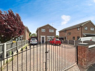 4 bedroom detached house for sale in Redhall Close, Kirk Sandall, Doncaster, DN3