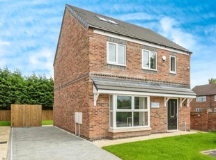 4 bedroom detached house for sale in Robin Hood Grove, Thorne, Doncaster, DN8