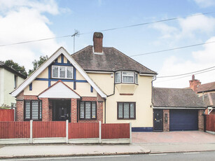 4 bedroom detached house for sale in Stock Road, Chelmsford, CM2