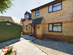 4 bedroom end of terrace house for sale in Foxglove Close, Abbeymead, Gloucester, GL4 4DX, GL4