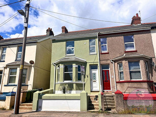 4 bedroom end of terrace house for sale in Pomphlett Road, Plymstock, Plymouth, PL9