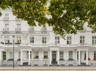 4 bedroom penthouse for sale in Cadogan Place, London, SW1X