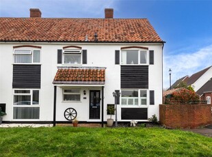 4 bedroom semi-detached house for sale in Bunyans Mead, Elstow, Bedford, Bedfordshire, MK42