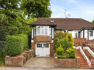 4 bedroom semi-detached house for sale in Eldred Avenue, Brighton, BN1