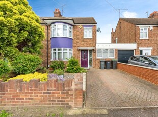 4 bedroom semi-detached house for sale in Farrer Street, Kempston, Bedford, Bedfordshire, MK42