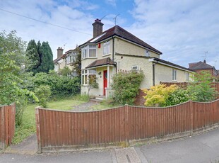 4 bedroom semi-detached house for sale in Gosbrook Road, Caversham, RG4