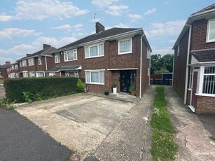 4 bedroom semi-detached house for sale in Rossfold Road, Luton, LU3