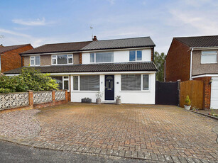 4 bedroom semi-detached house for sale in Rosslyn Road, Vicars Cross, CH3