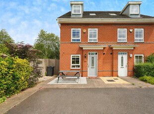 4 bedroom semi-detached house for sale in Willis Place, WORCESTER, Worcestershire, WR2