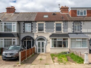 4 bedroom terraced house for sale in Chatsworth Avenue, Portsmouth, Hampshire, PO6