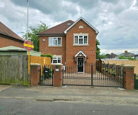 5 bedroom detached house for sale in Birchfield Road East, Abington, Northampton NN3 2SN, NN3